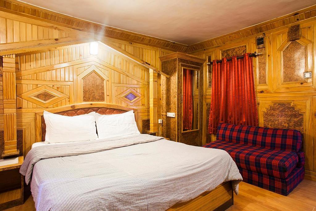 Hotel New Bharat Бхімтал Екстер'єр фото