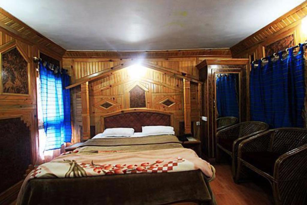 Hotel New Bharat Бхімтал Екстер'єр фото