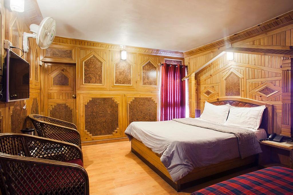 Hotel New Bharat Бхімтал Екстер'єр фото
